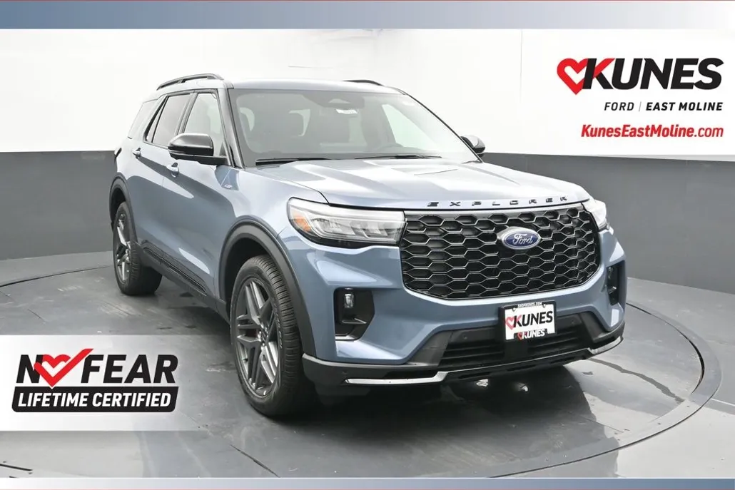 2025 Ford Explorer ST-Line photo 1