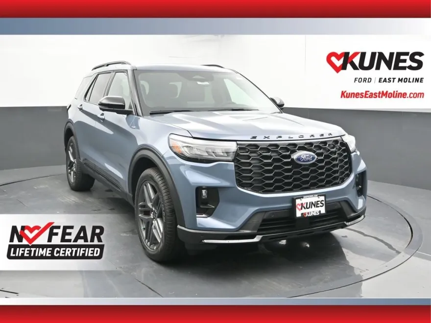2025 Ford Explorer ST-Line photo 1