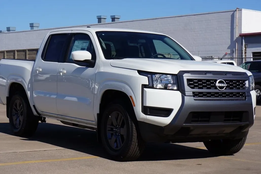 2025 Nissan Frontier SV photo 1