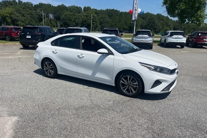 2023 Kia Forte LXS photo 1