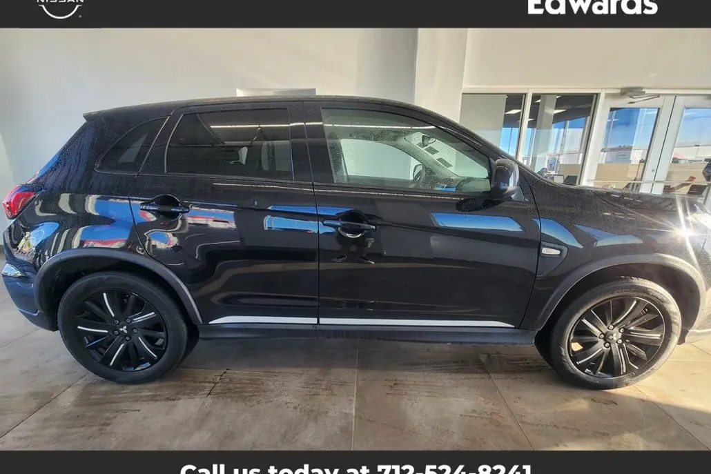 2022 Mitsubishi Outlander Sport LE photo 1