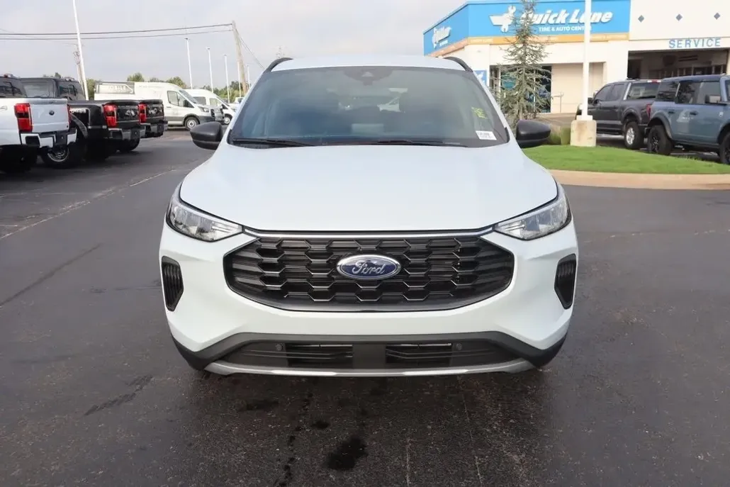 2026 Ford Escape ST-Line photo 1