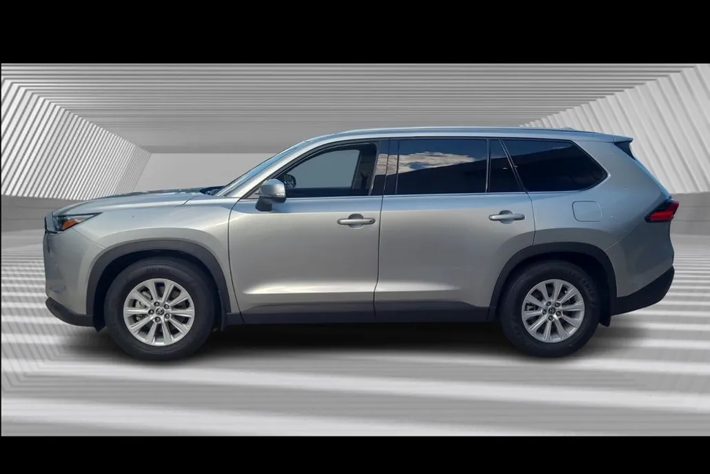 2024 Toyota Grand Highlander XLE photo 1