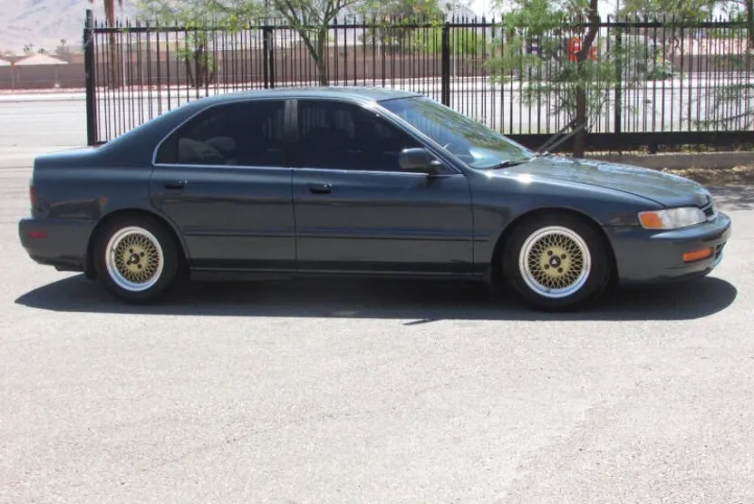 1997 Honda Accord LX photo 1