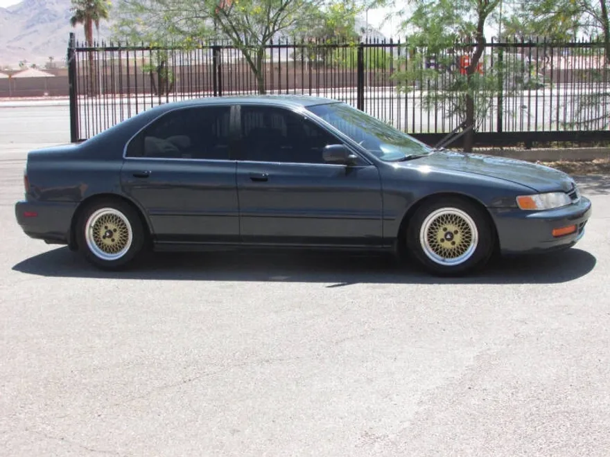 1997 Honda Accord LX photo 1