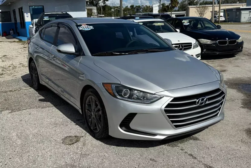 2018 Hyundai Elantra SEL photo 1