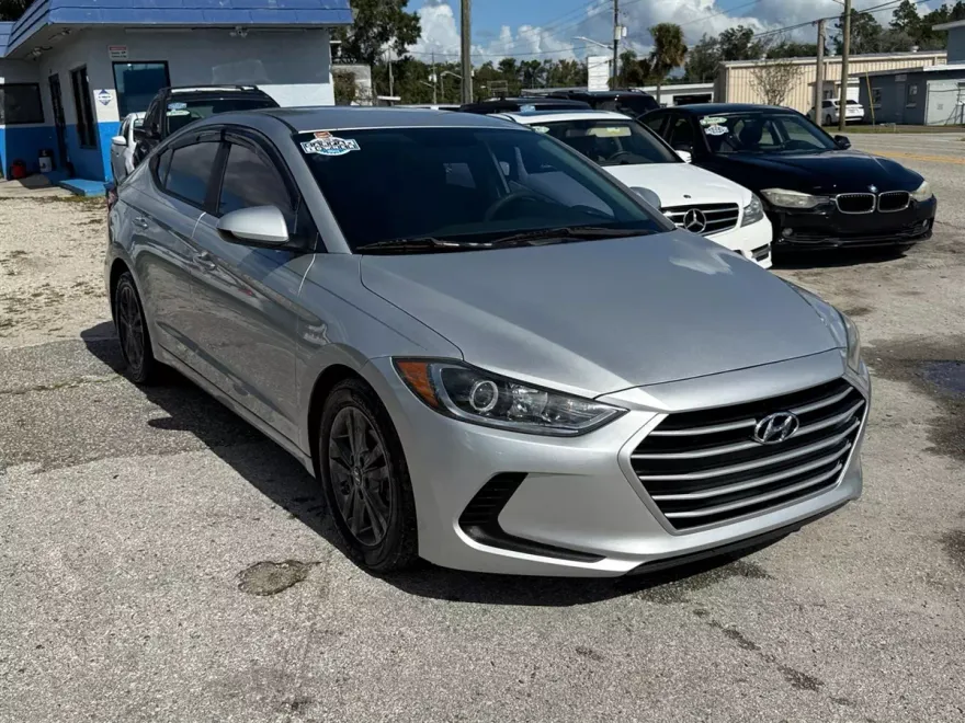 2018 Hyundai Elantra SEL photo 1