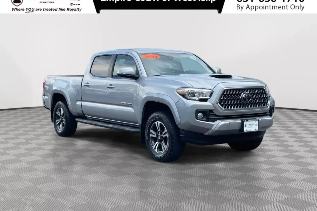 2018 Toyota Tacoma TRD Sport photo 1