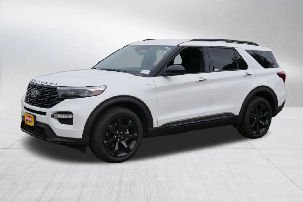 2023 Ford Explorer ST-Line photo 1