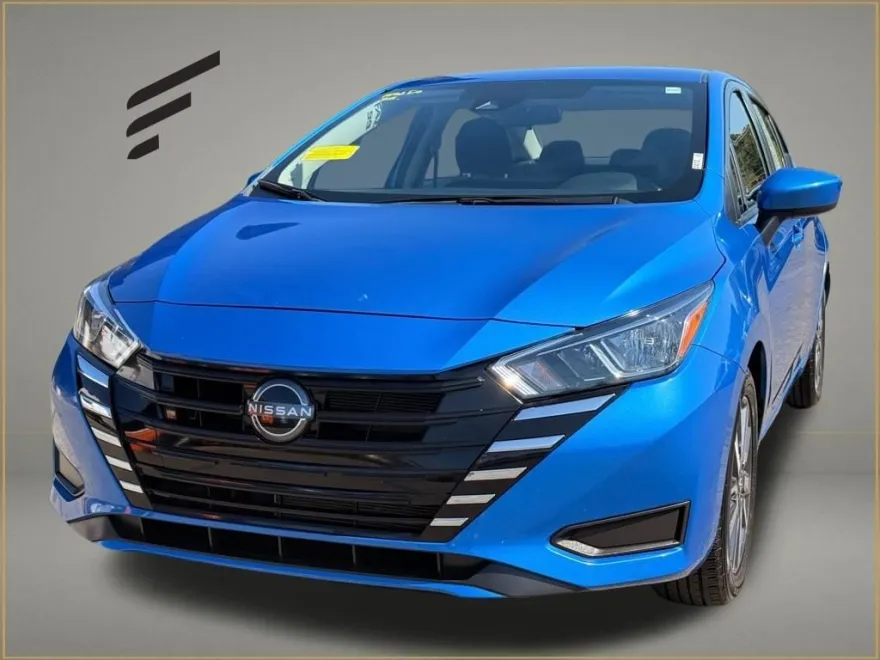 2023 Nissan Versa 1.6 SV photo 1