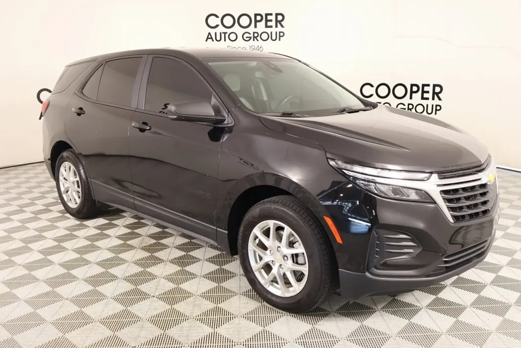 2022 Chevrolet Equinox LS photo 1