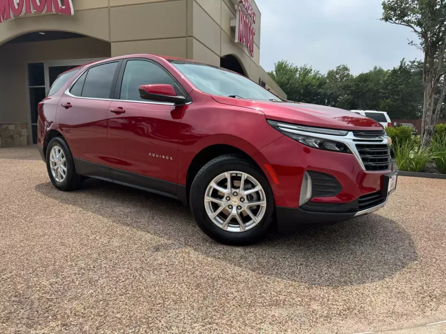 2022 Chevrolet Equinox LT photo 1