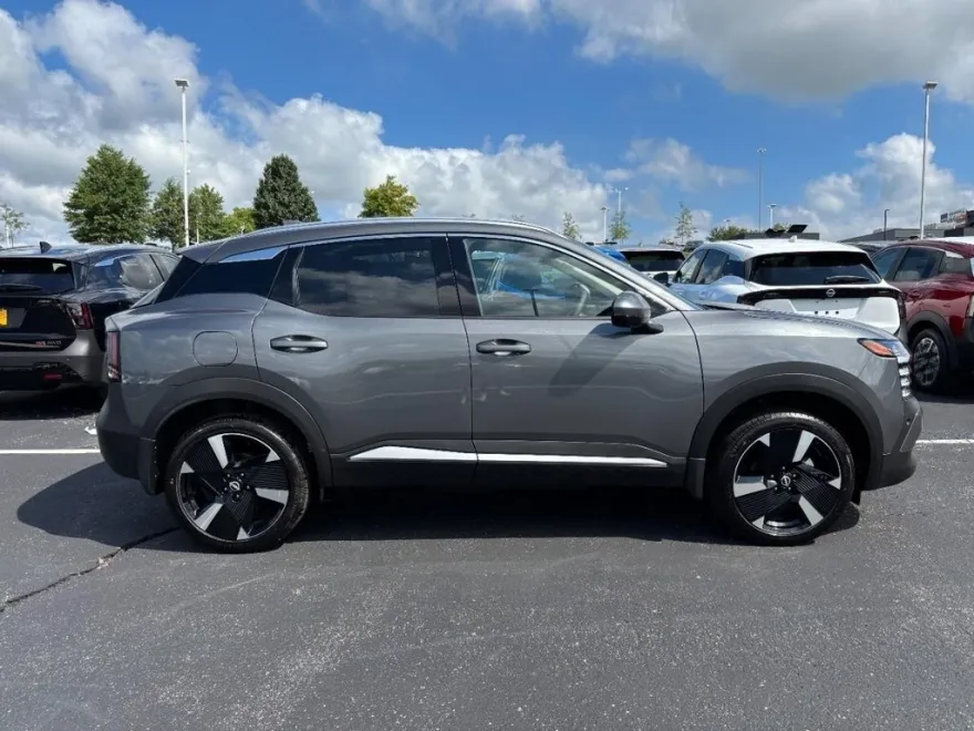 2025 Nissan Kicks SR photo 1