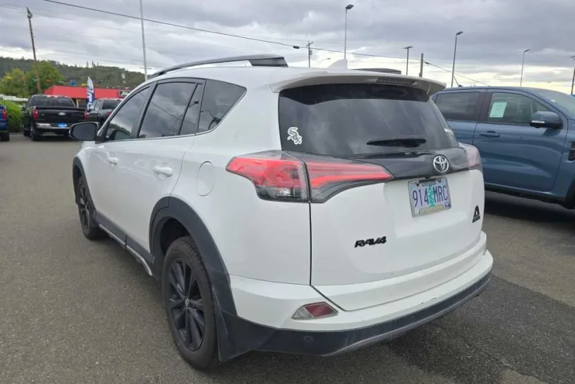2018 Toyota RAV4 Adventure photo 1