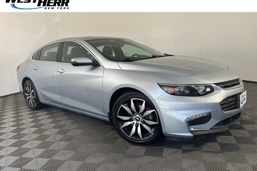2017 Chevrolet Malibu 1LT photo 1