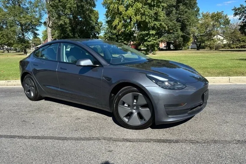 2023 Tesla Model 3 photo 1