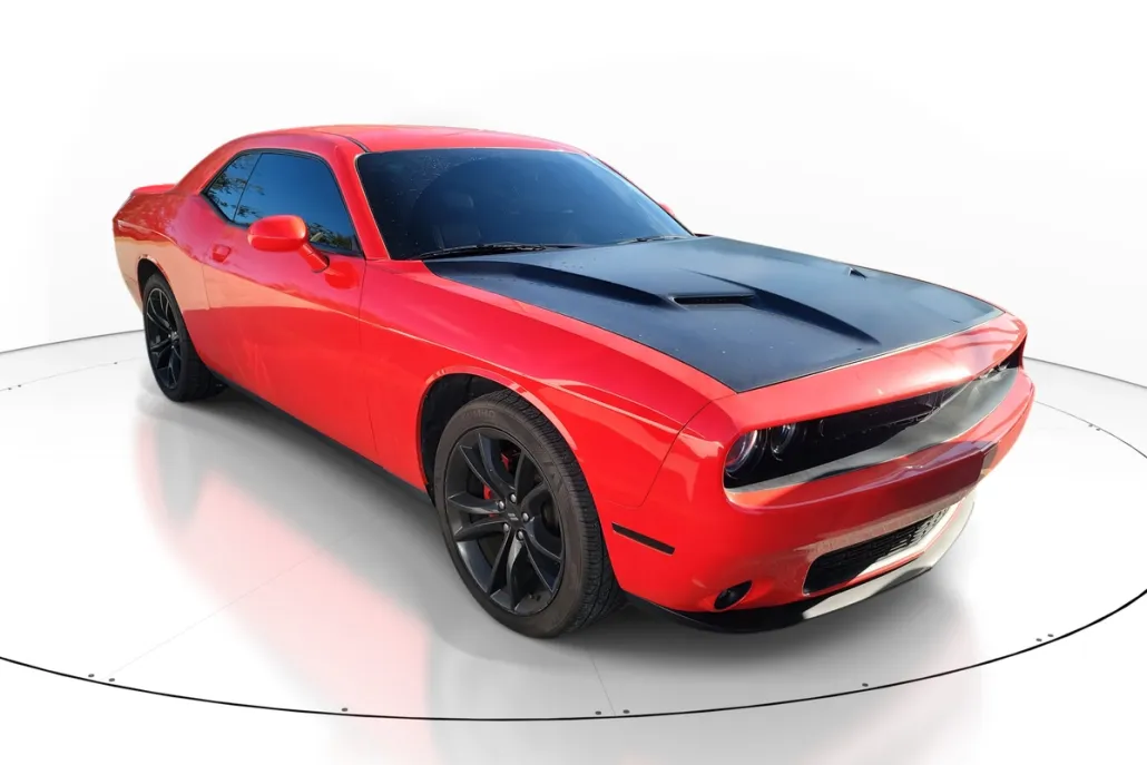 2017 Dodge Challenger SXT Plus photo 1
