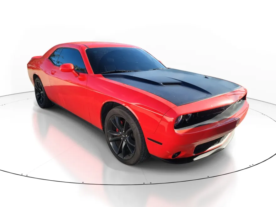 2017 Dodge Challenger SXT Plus photo 1