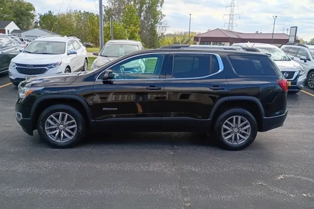2017 Gmc Acadia SLE photo 1