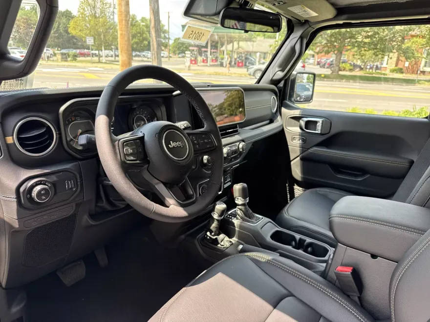 2025 Jeep Gladiator Sport S photo 1