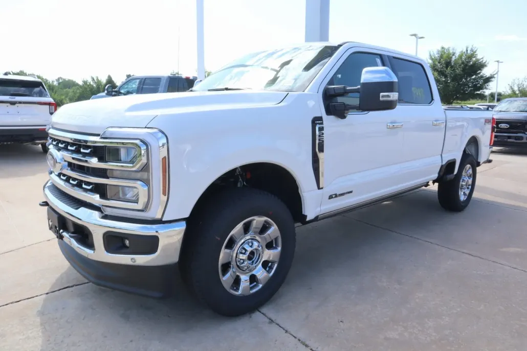 2025 Ford F-250 Lariat photo 1
