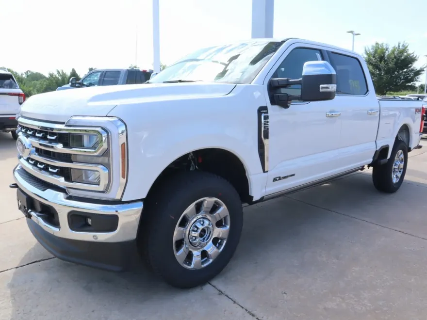 2025 Ford F-250 Lariat photo 1
