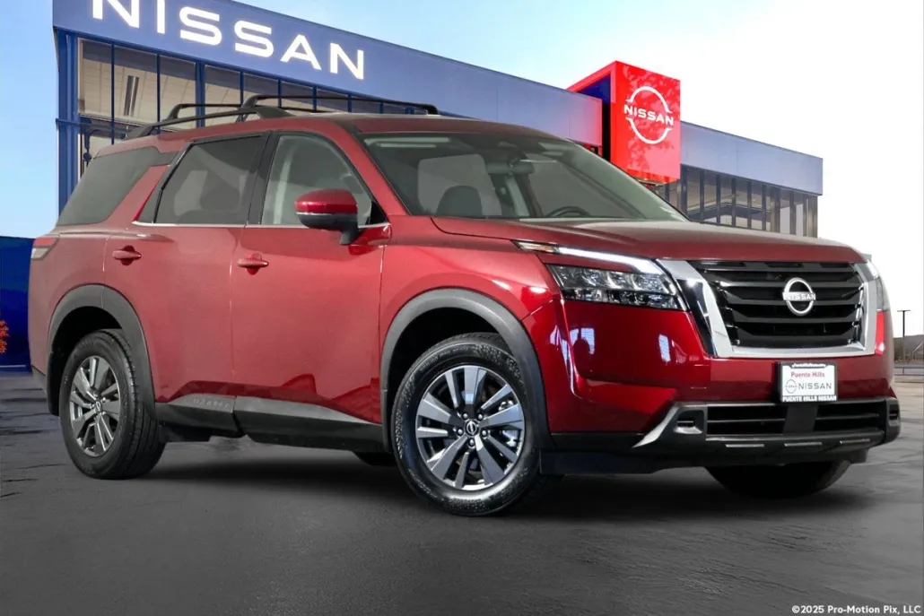 2024 Nissan Pathfinder SV photo 1