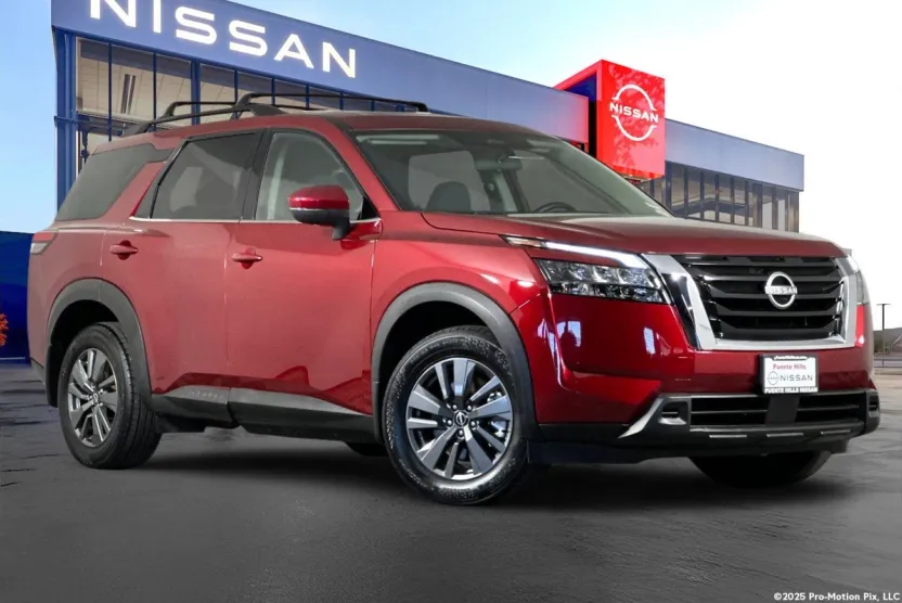 2024 Nissan Pathfinder SV photo 1
