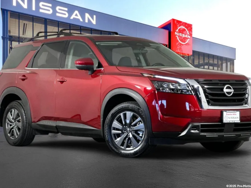 2024 Nissan Pathfinder SV photo 1