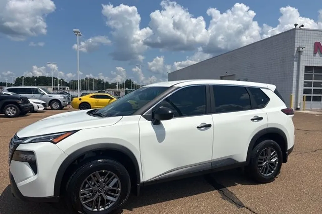 2026 Nissan Rogue S photo 1