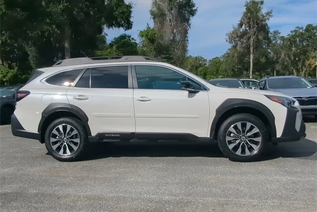 2025 Subaru Outback Limited photo 1