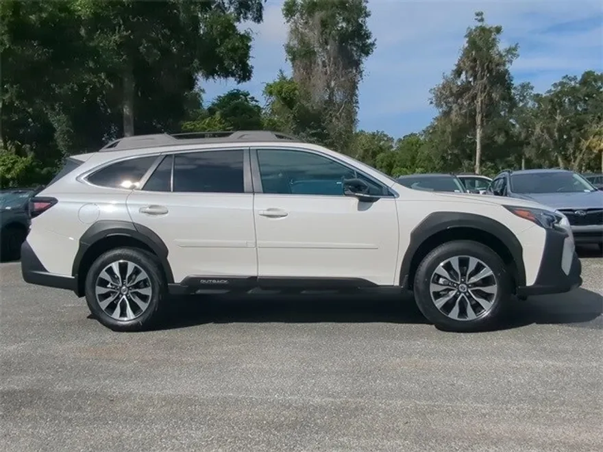 2025 Subaru Outback Limited photo 1