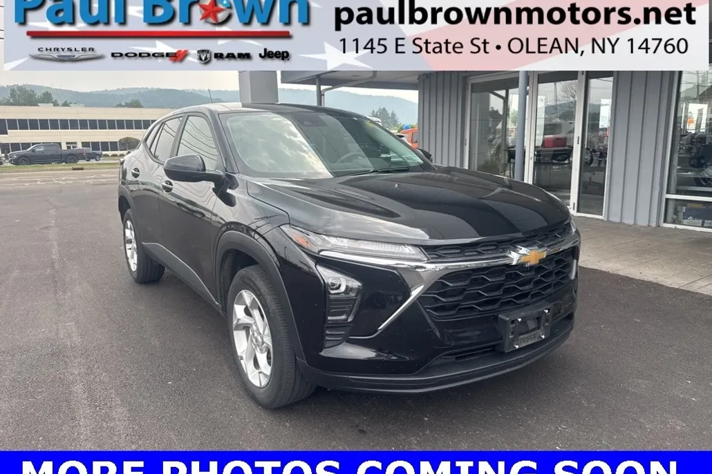 2024 Chevrolet Trax LS photo 1