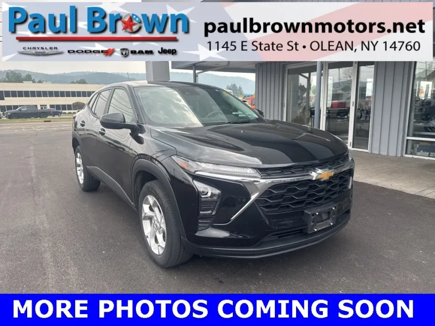 2024 Chevrolet Trax LS photo 1
