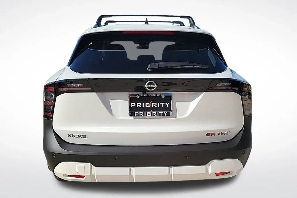 2026 Nissan Kicks SR photo 1