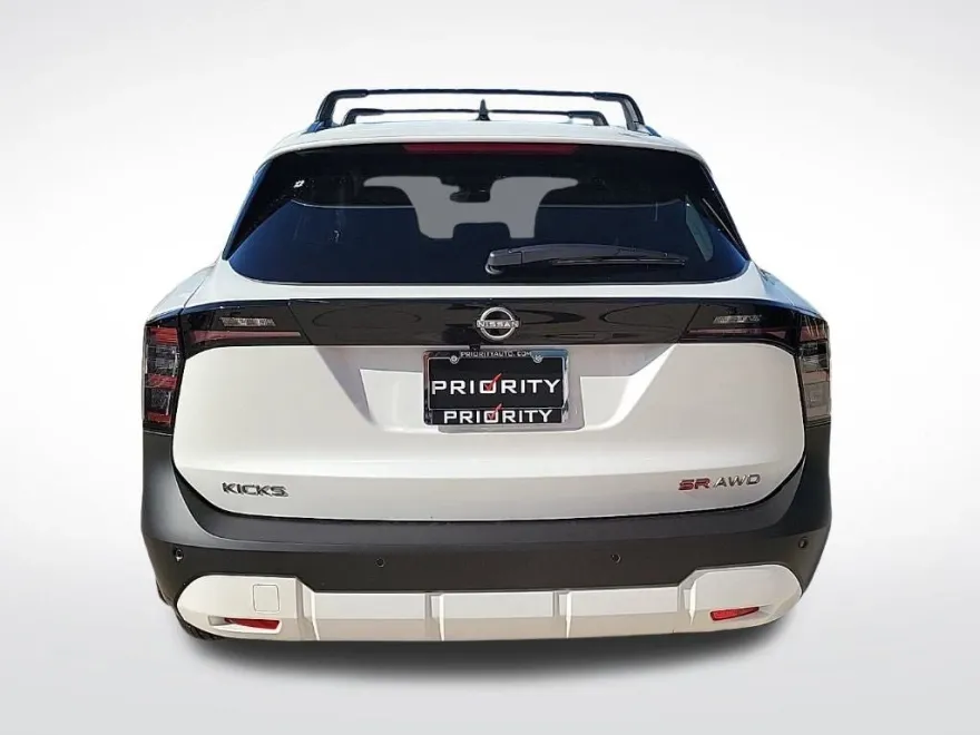 2026 Nissan Kicks SR photo 1