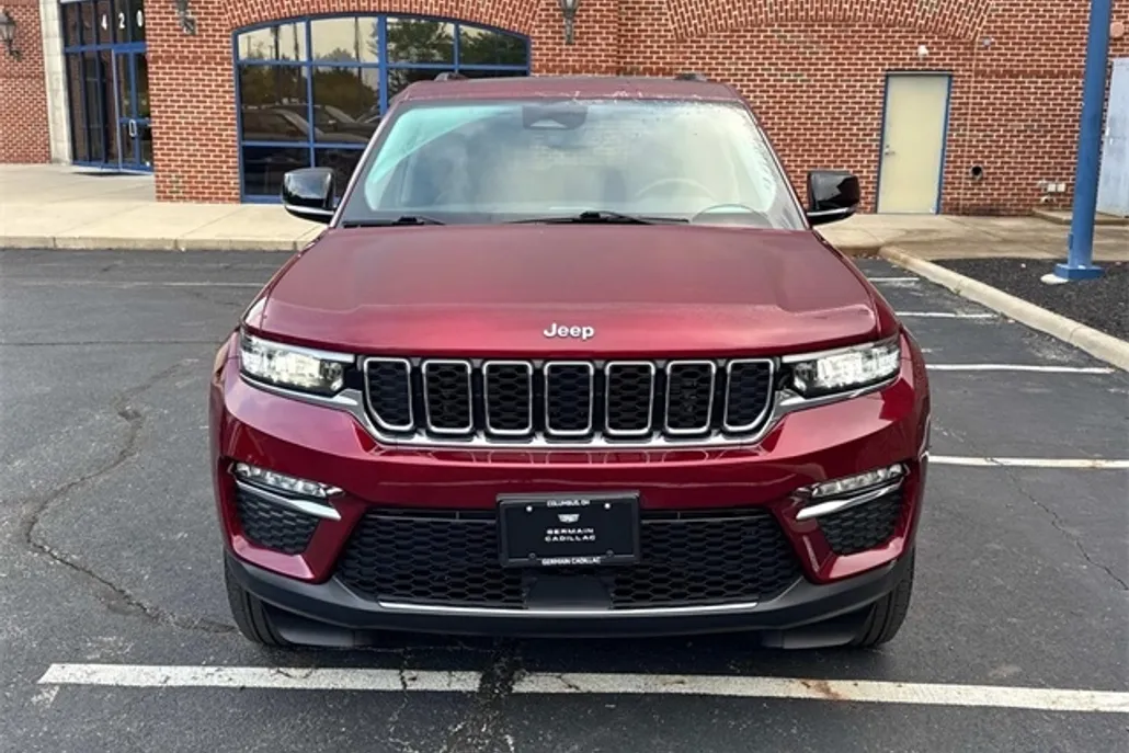 2023 Jeep Cherokee Base photo 1