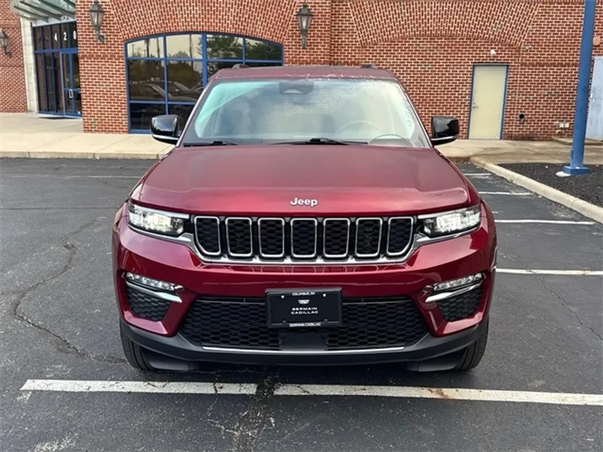 2023 Jeep Cherokee Base photo 1