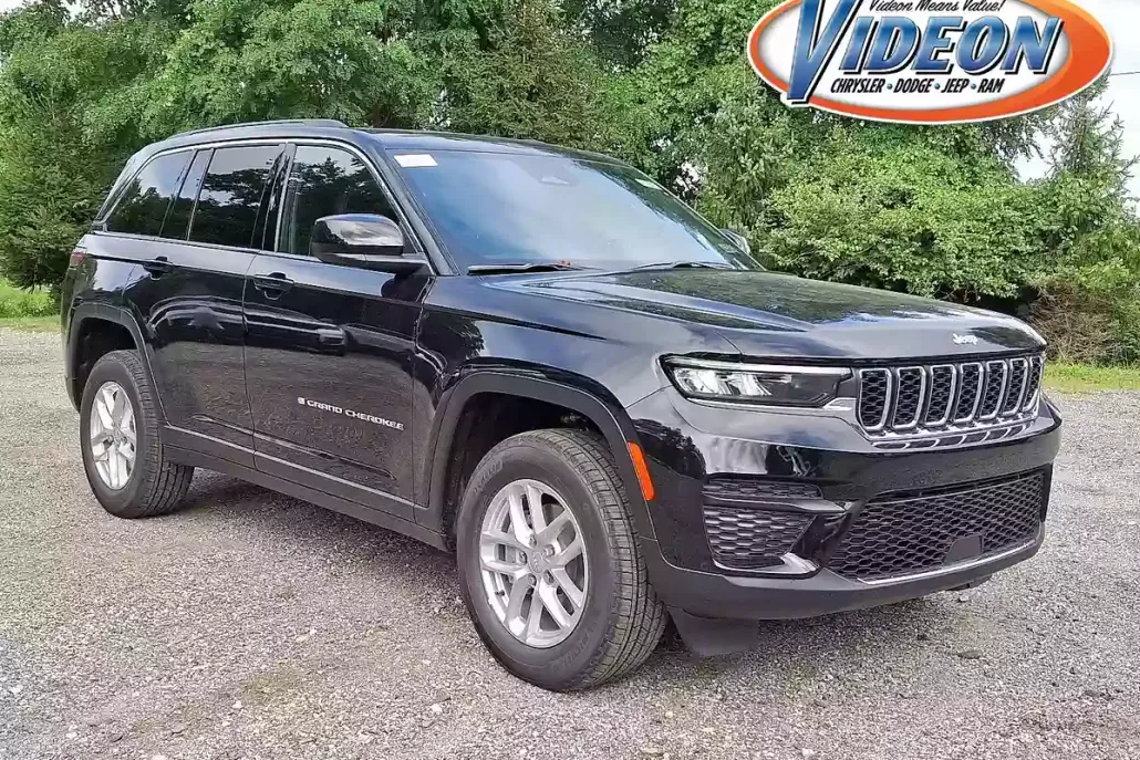 2025 Jeep Grand Cherokee Laredo X photo 1