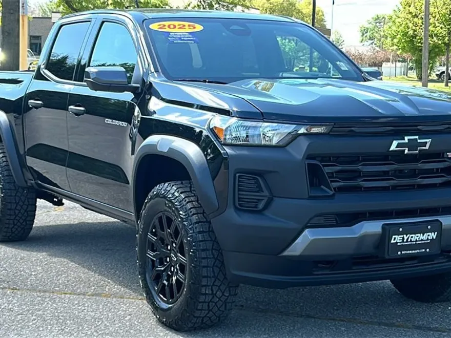 2025 Chevrolet Colorado Trail Boss photo 1
