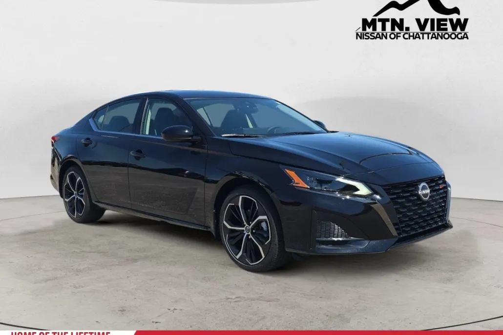2025 Nissan Altima SR photo 1