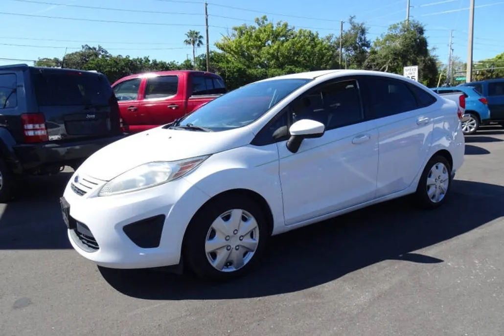2013 Ford Fiesta S photo 1