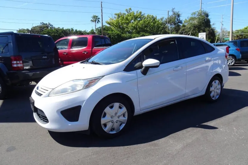 2013 Ford Fiesta S photo 1
