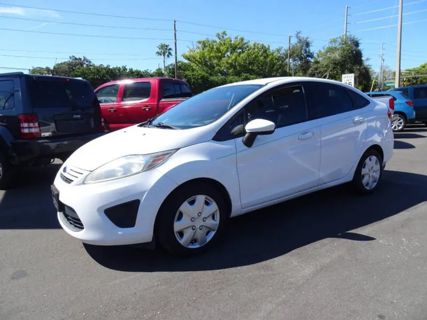2013 Ford Fiesta S photo 1