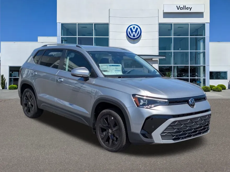 2025 Volkswagen Taos SE photo 1