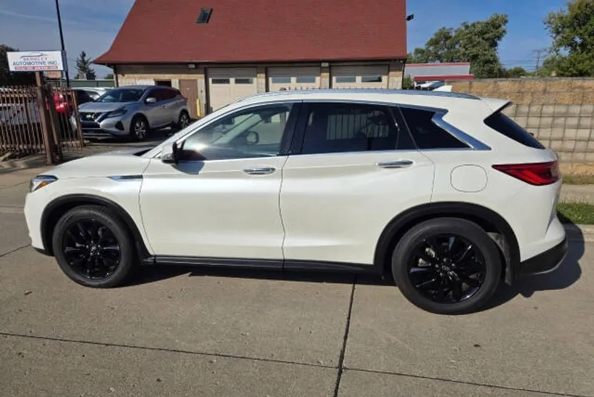 2021 Infiniti QX50 Luxe photo 1