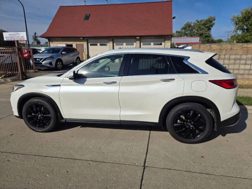 2021 Infiniti QX50 Luxe photo 1