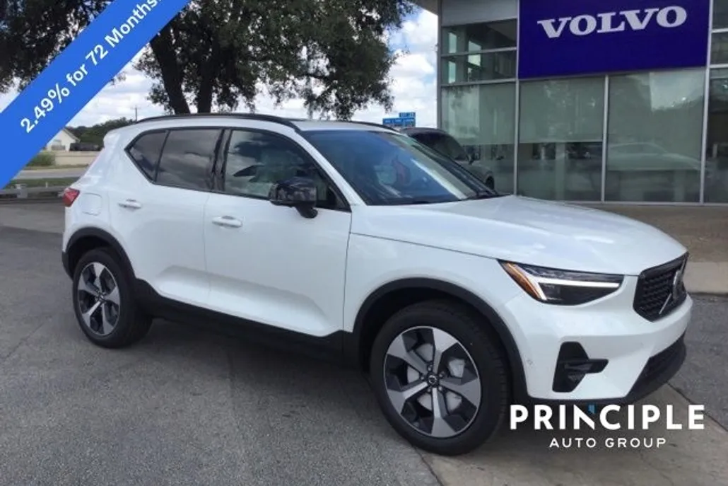 2026 Volvo XC40 Plus photo 1