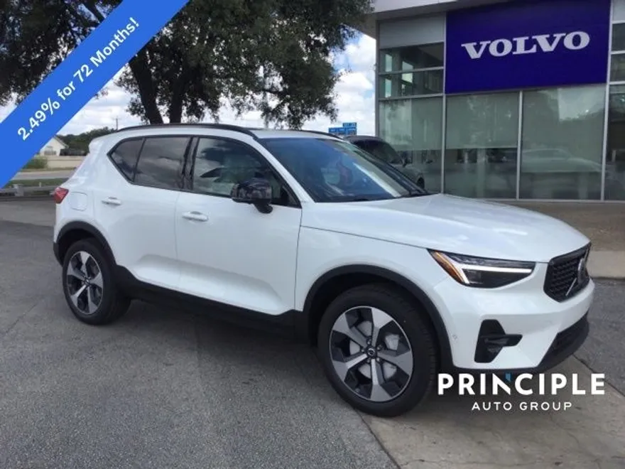 2026 Volvo XC40 Plus photo 1