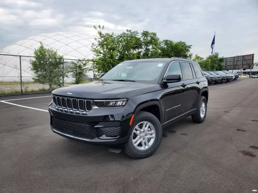 2025 Jeep Grand Cherokee Laredo photo 1